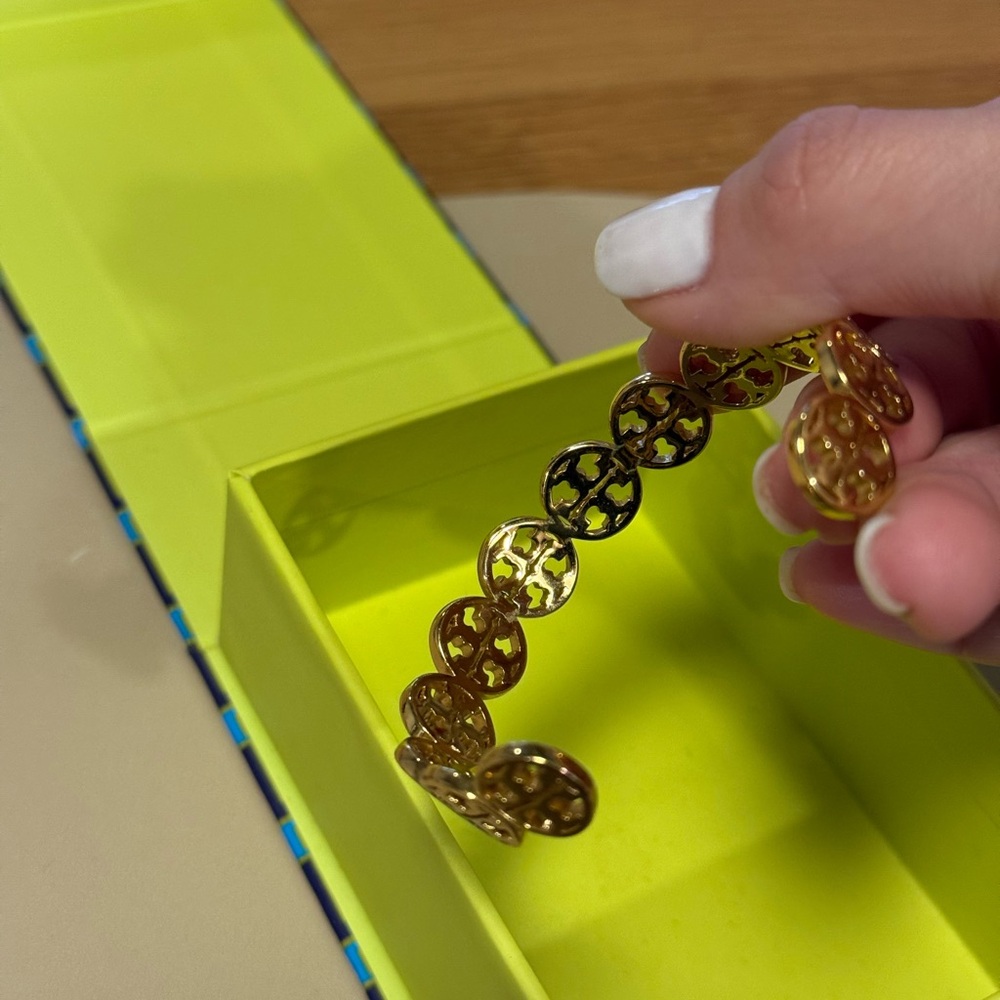 Tory Burch Gold Logo Link Cuff Bracelet - Picture 4 of 6